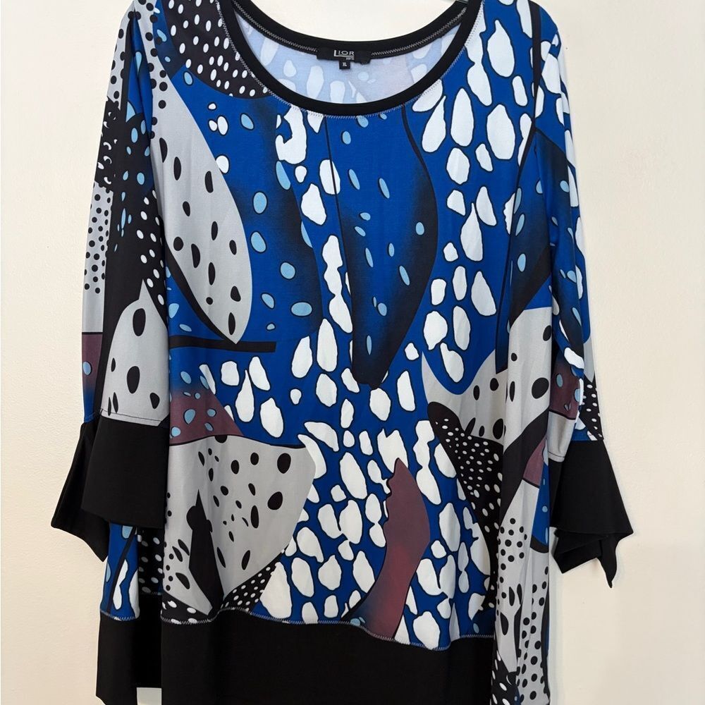 Luxe Women's Blue and Black Abstract Blouse